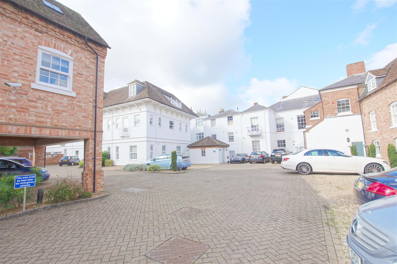 Neville Court, Jury Street, Warwick 22